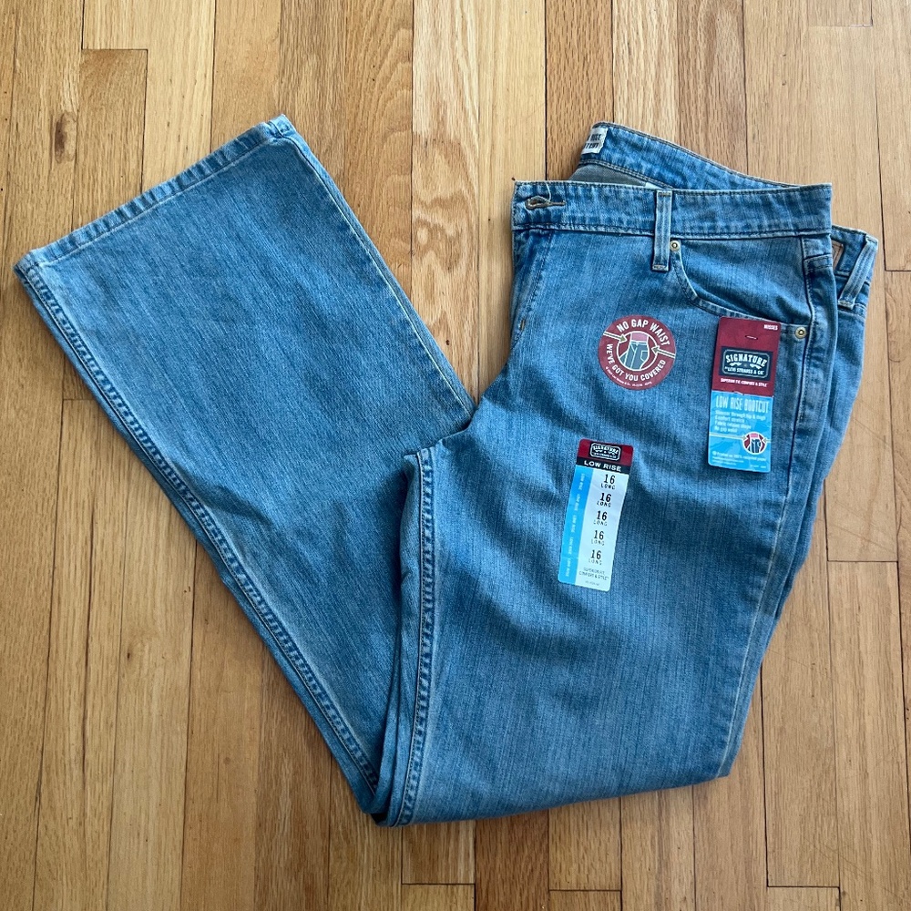 Signature Levi's Women's Low Rise Bootcut Jeans 16 Tall / long NWT